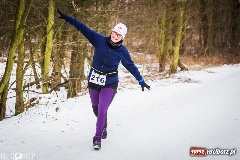 Zdjęcie w galerii na portalu naszraciborz.pl: Mróz, lód i śnieg niestraszny biegaczom. Blisko 500 twardzieli pokonało trasę w Oborze wiadomości z regionu