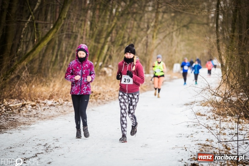 Zdjęcie w galerii na portalu naszraciborz.pl: Mróz, lód i śnieg niestraszny biegaczom. Blisko 500 twardzieli pokonało trasę w Oborze wiadomości z regionu