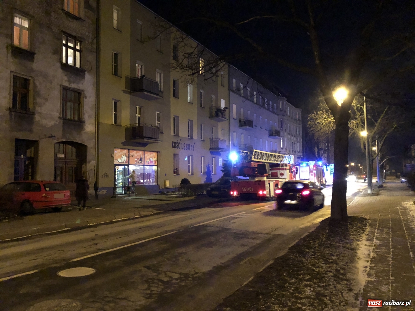 Zdjęcie w galerii na portalu naszraciborz.pl: Przypalona potrawa postawiła na nogi trzy zastępy strażaków wiadomości z regionu