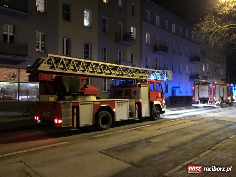 Zdjęcie w galerii na portalu naszraciborz.pl: Przypalona potrawa postawiła na nogi trzy zastępy strażaków wiadomości z regionu