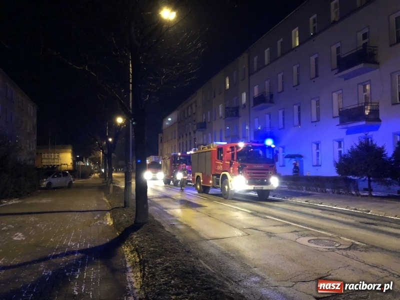 Zdjęcie w galerii na portalu naszraciborz.pl: Przypalona potrawa postawiła na nogi trzy zastępy strażaków wiadomości z regionu