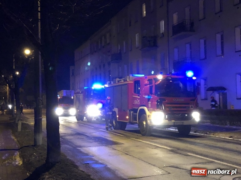 Zdjęcie w galerii na portalu naszraciborz.pl: Przypalona potrawa postawiła na nogi trzy zastępy strażaków wiadomości z regionu