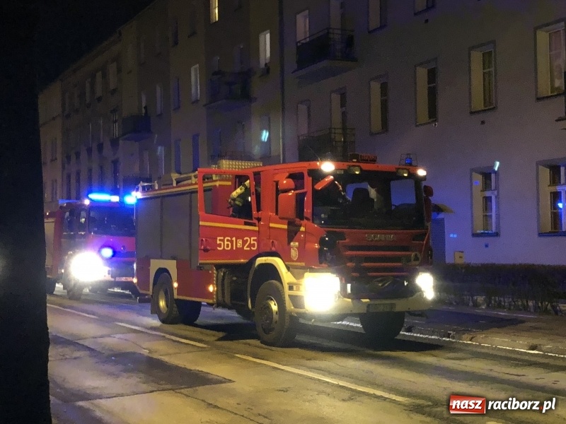 Zdjęcie w galerii na portalu naszraciborz.pl: Przypalona potrawa postawiła na nogi trzy zastępy strażaków wiadomości z regionu