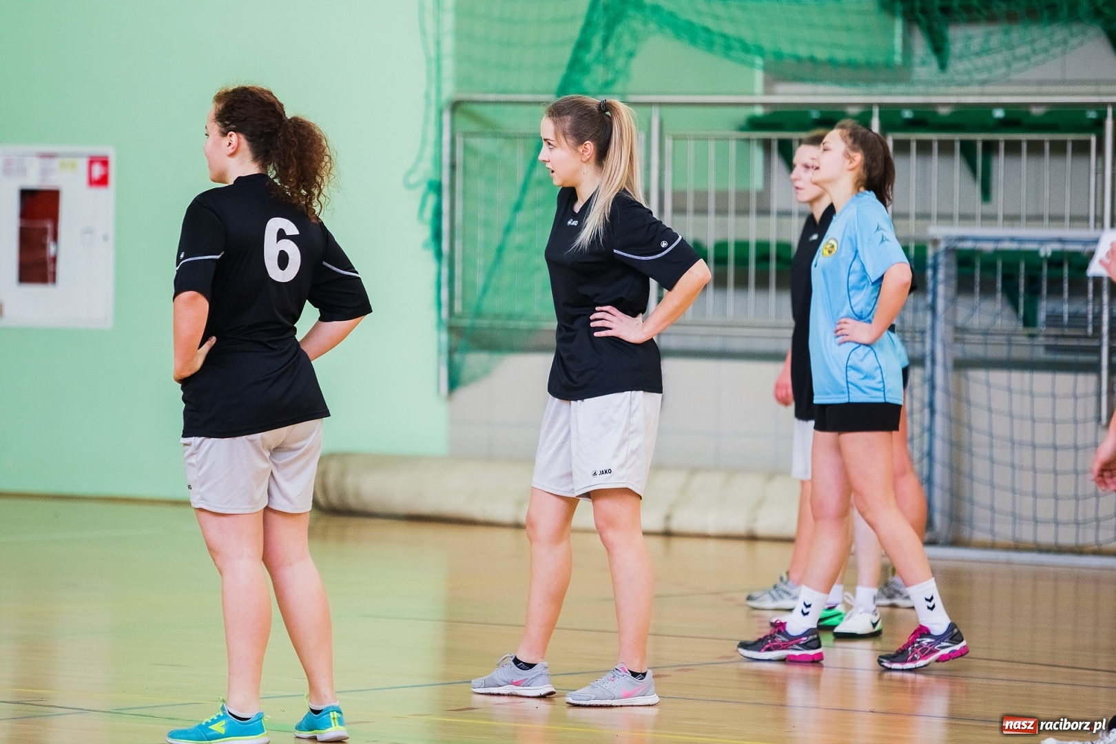 Zdjęcie w galerii na portalu naszraciborz.pl: Finały Miejskie Szkół Ponadgimnazjalnych w Piłce Ręcznej Dziewczyn wiadomości z regionu