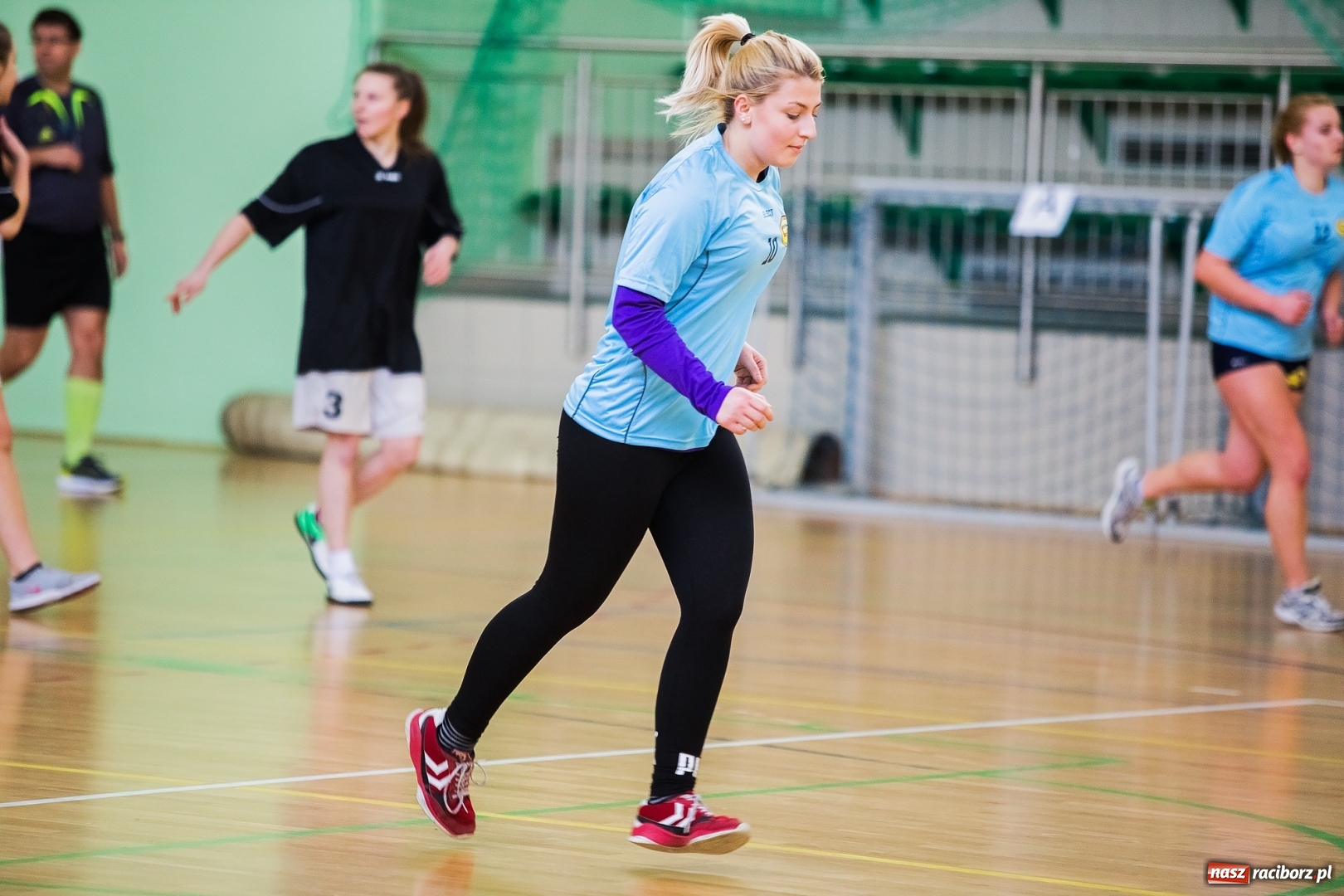 Zdjęcie w galerii na portalu naszraciborz.pl: Finały Miejskie Szkół Ponadgimnazjalnych w Piłce Ręcznej Dziewczyn wiadomości z regionu