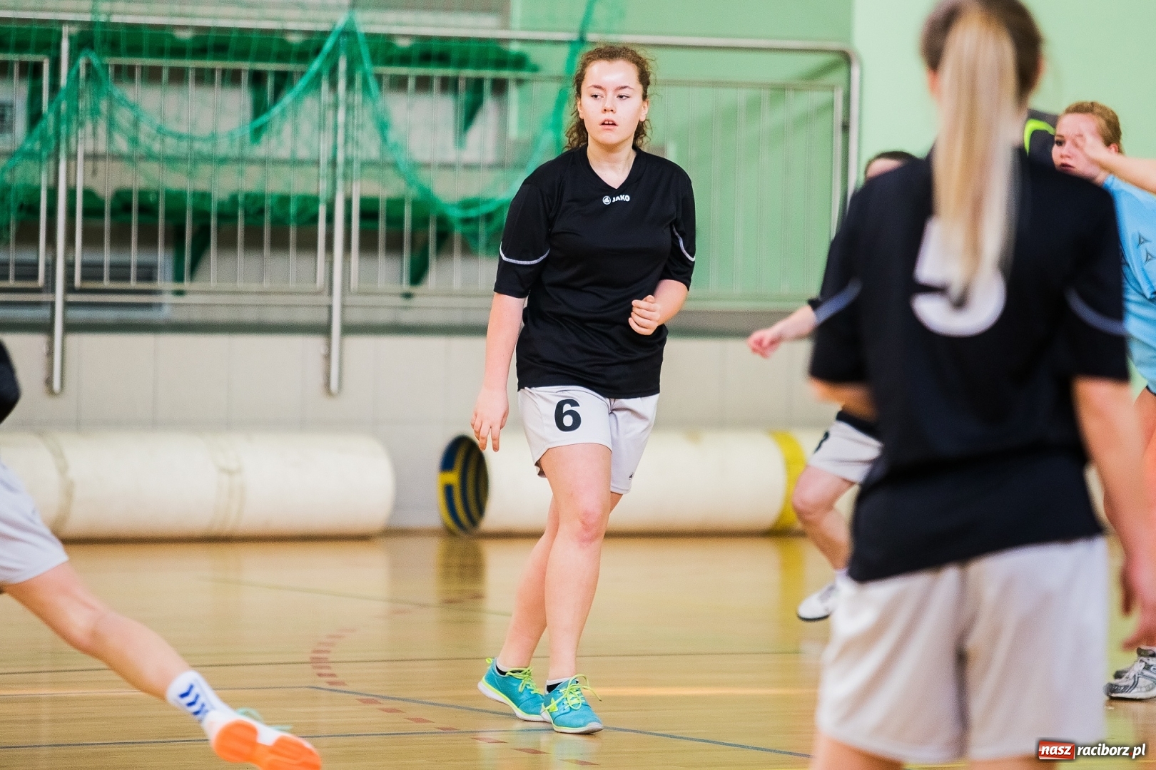 Zdjęcie w galerii na portalu naszraciborz.pl: Finały Miejskie Szkół Ponadgimnazjalnych w Piłce Ręcznej Dziewczyn wiadomości z regionu