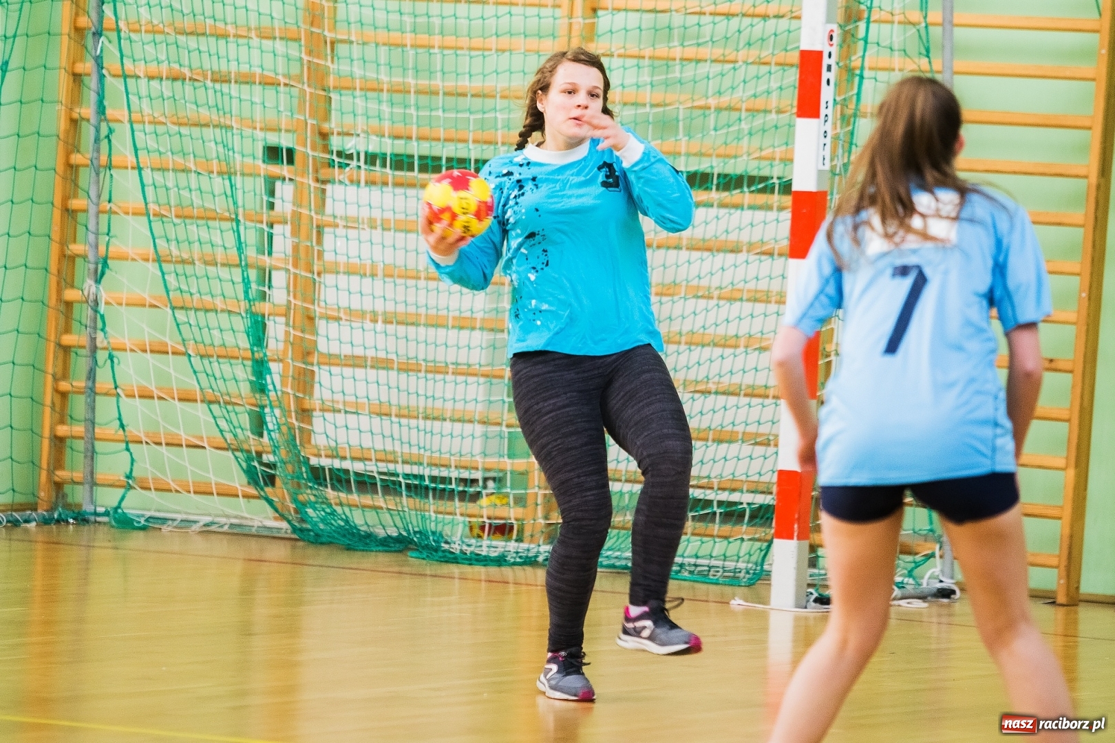 Zdjęcie w galerii na portalu naszraciborz.pl: Finały Miejskie Szkół Ponadgimnazjalnych w Piłce Ręcznej Dziewczyn wiadomości z regionu