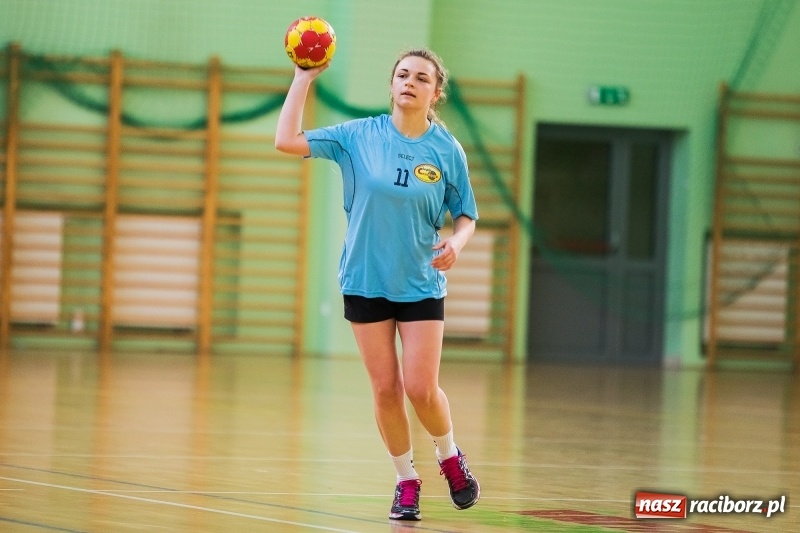 Zdjęcie w galerii na portalu naszraciborz.pl: Finały Miejskie Szkół Ponadgimnazjalnych w Piłce Ręcznej Dziewczyn wiadomości z regionu