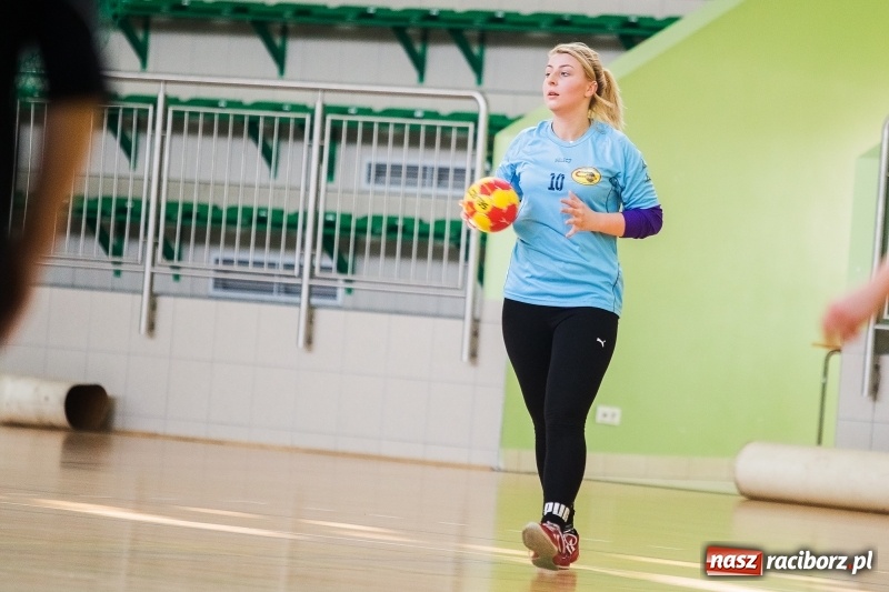 Zdjęcie w galerii na portalu naszraciborz.pl: Finały Miejskie Szkół Ponadgimnazjalnych w Piłce Ręcznej Dziewczyn wiadomości z regionu