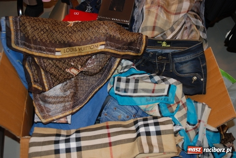 Zdjęcie w galerii na portalu naszraciborz.pl: Podrobiona odzież znanych marek warta 630 tysięcy złotych wiadomości z regionu
