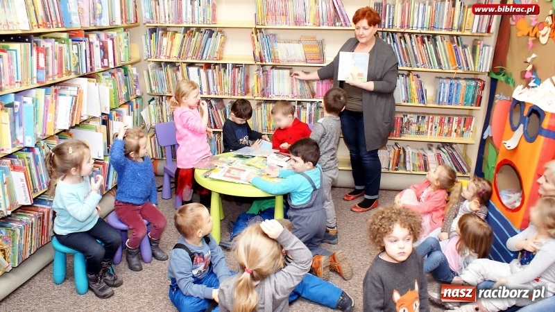 Zdjęcie w galerii na portalu naszraciborz.pl: Mój przyjaciel policjant - zajęcia dla dzieci w Bibliotece wiadomości z regionu