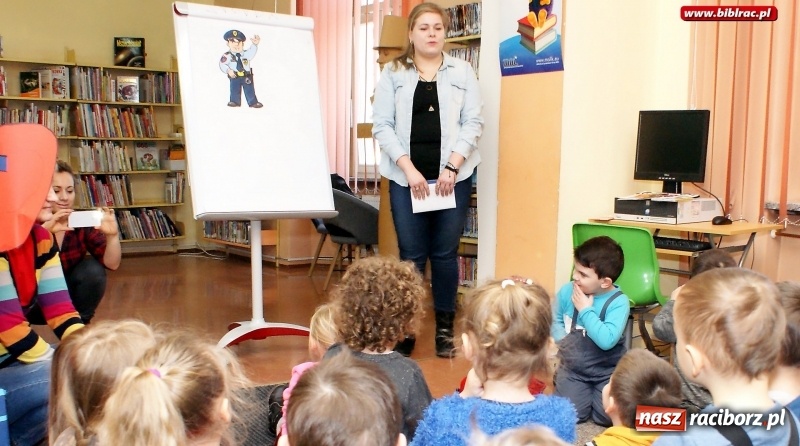 Zdjęcie w galerii na portalu naszraciborz.pl: Mój przyjaciel policjant - zajęcia dla dzieci w Bibliotece wiadomości z regionu