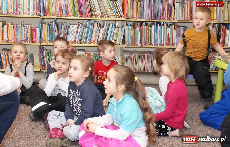 Zdjęcie w galerii na portalu naszraciborz.pl: Mój przyjaciel policjant - zajęcia dla dzieci w Bibliotece wiadomości z regionu