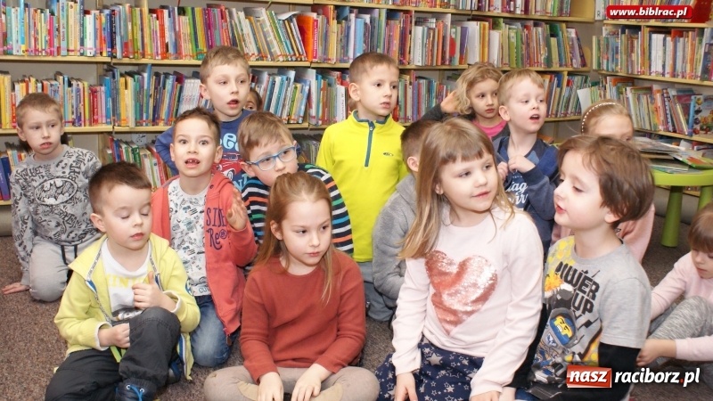 Zdjęcie w galerii na portalu naszraciborz.pl: Mój przyjaciel policjant - zajęcia dla dzieci w Bibliotece wiadomości z regionu