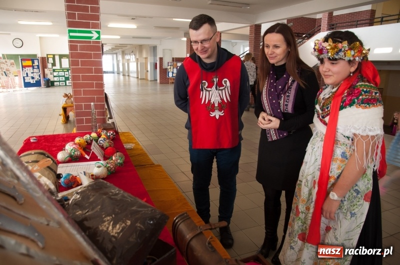 Zdjęcie w galerii na portalu naszraciborz.pl: Szkoła Podstawowa nr 18 obchodziła dzień swoich patronów – Książąt Raciborskich wiadomości z regionu