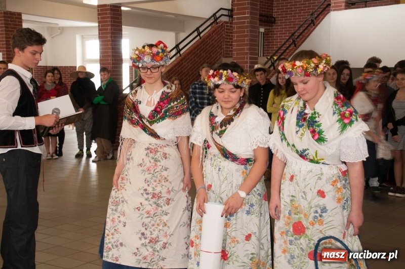 Zdjęcie w galerii na portalu naszraciborz.pl: Szkoła Podstawowa nr 18 obchodziła dzień swoich patronów – Książąt Raciborskich wiadomości z regionu