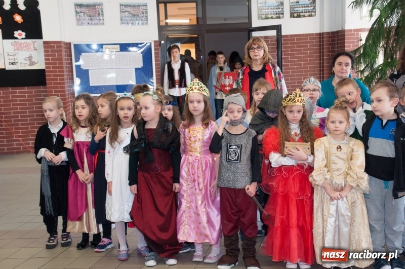 Zdjęcie w galerii na portalu naszraciborz.pl: Szkoła Podstawowa nr 18 obchodziła dzień swoich patronów – Książąt Raciborskich wiadomości z regionu