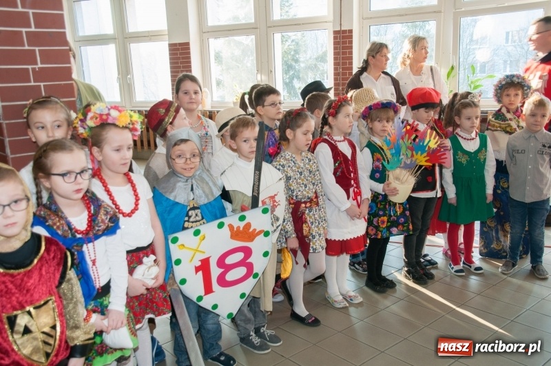 Zdjęcie w galerii na portalu naszraciborz.pl: Szkoła Podstawowa nr 18 obchodziła dzień swoich patronów – Książąt Raciborskich wiadomości z regionu