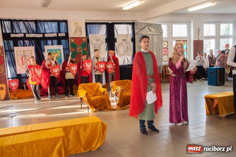 Zdjęcie w galerii na portalu naszraciborz.pl: Szkoła Podstawowa nr 18 obchodziła dzień swoich patronów – Książąt Raciborskich wiadomości z regionu