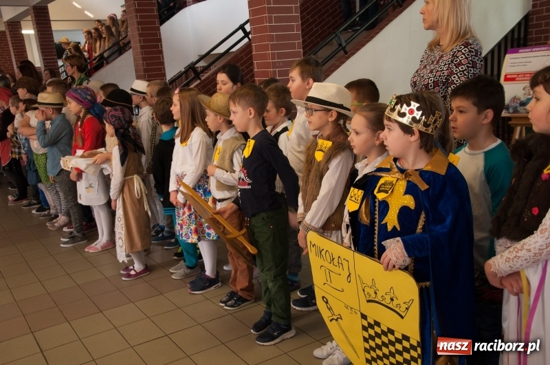 Zdjęcie w galerii na portalu naszraciborz.pl: Szkoła Podstawowa nr 18 obchodziła dzień swoich patronów – Książąt Raciborskich wiadomości z regionu