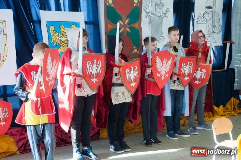 Zdjęcie w galerii na portalu naszraciborz.pl: Szkoła Podstawowa nr 18 obchodziła dzień swoich patronów – Książąt Raciborskich wiadomości z regionu