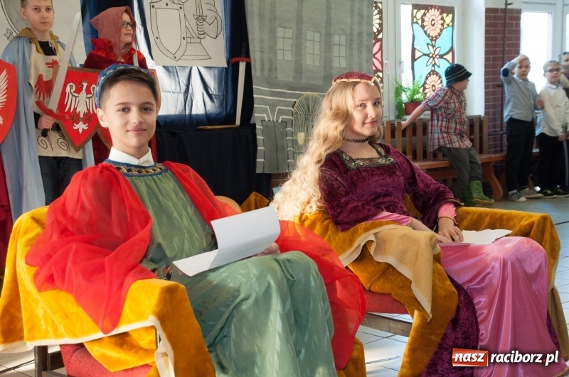 Zdjęcie w galerii na portalu naszraciborz.pl: Szkoła Podstawowa nr 18 obchodziła dzień swoich patronów – Książąt Raciborskich wiadomości z regionu