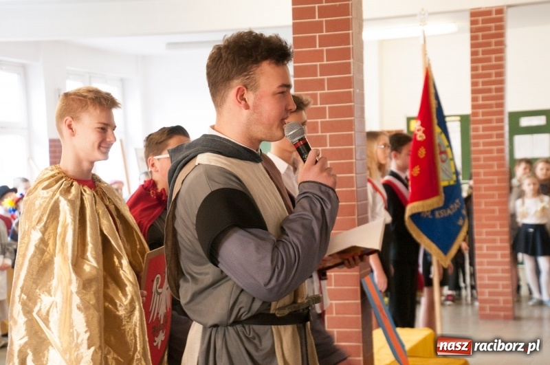 Zdjęcie w galerii na portalu naszraciborz.pl: Szkoła Podstawowa nr 18 obchodziła dzień swoich patronów – Książąt Raciborskich wiadomości z regionu