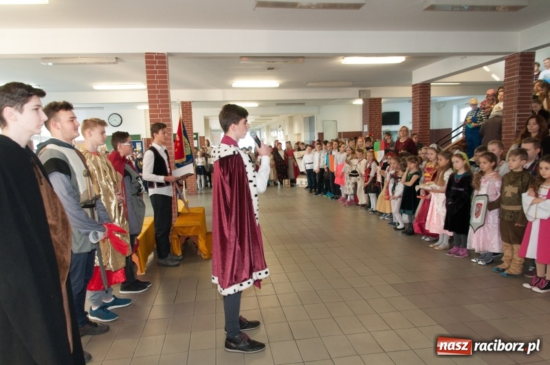 Zdjęcie w galerii na portalu naszraciborz.pl: Szkoła Podstawowa nr 18 obchodziła dzień swoich patronów – Książąt Raciborskich wiadomości z regionu