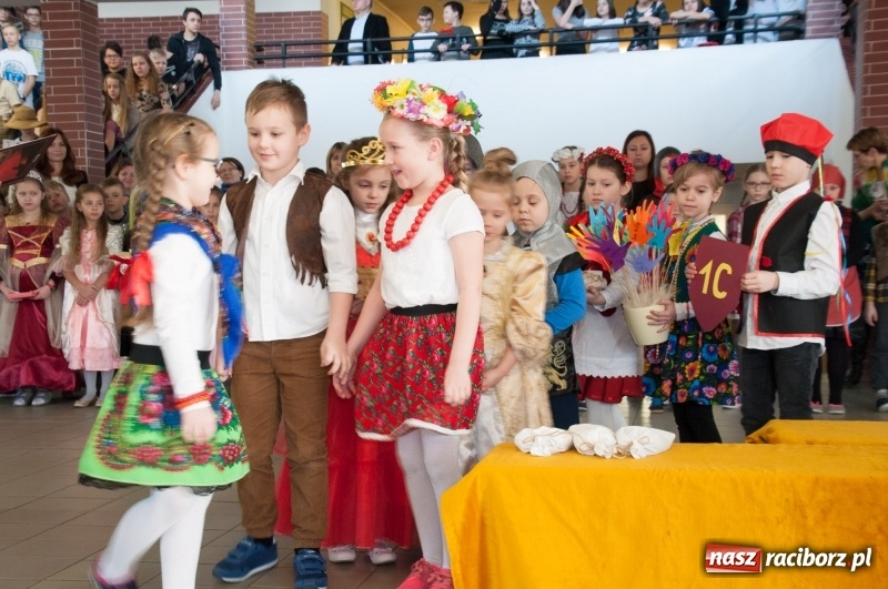 Zdjęcie w galerii na portalu naszraciborz.pl: Szkoła Podstawowa nr 18 obchodziła dzień swoich patronów – Książąt Raciborskich wiadomości z regionu