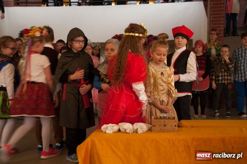 Zdjęcie w galerii na portalu naszraciborz.pl: Szkoła Podstawowa nr 18 obchodziła dzień swoich patronów – Książąt Raciborskich wiadomości z regionu