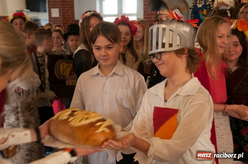 Zdjęcie w galerii na portalu naszraciborz.pl: Szkoła Podstawowa nr 18 obchodziła dzień swoich patronów – Książąt Raciborskich wiadomości z regionu