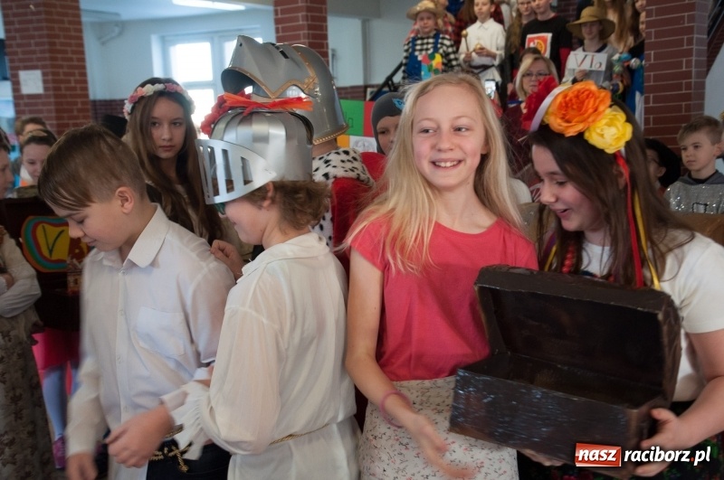 Zdjęcie w galerii na portalu naszraciborz.pl: Szkoła Podstawowa nr 18 obchodziła dzień swoich patronów – Książąt Raciborskich wiadomości z regionu