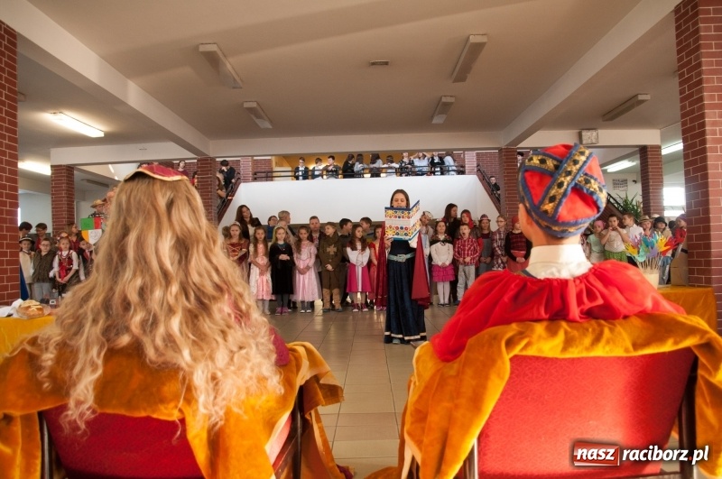 Zdjęcie w galerii na portalu naszraciborz.pl: Szkoła Podstawowa nr 18 obchodziła dzień swoich patronów – Książąt Raciborskich wiadomości z regionu