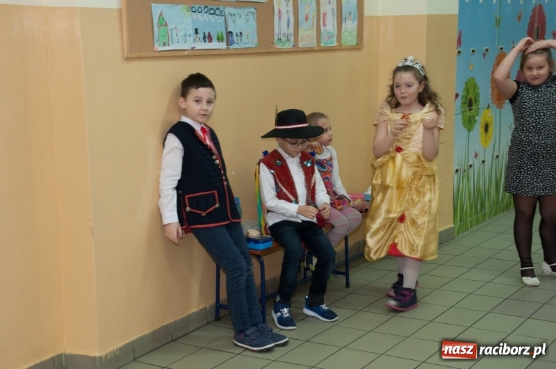 Zdjęcie w galerii na portalu naszraciborz.pl: Szkoła Podstawowa nr 18 obchodziła dzień swoich patronów – Książąt Raciborskich wiadomości z regionu