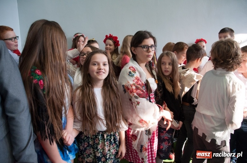 Zdjęcie w galerii na portalu naszraciborz.pl: Szkoła Podstawowa nr 18 obchodziła dzień swoich patronów – Książąt Raciborskich wiadomości z regionu