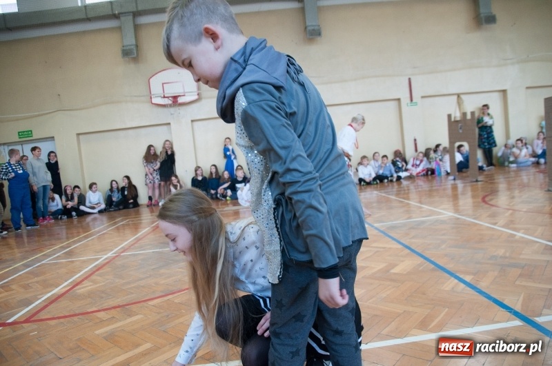 Zdjęcie w galerii na portalu naszraciborz.pl: Szkoła Podstawowa nr 18 obchodziła dzień swoich patronów – Książąt Raciborskich wiadomości z regionu