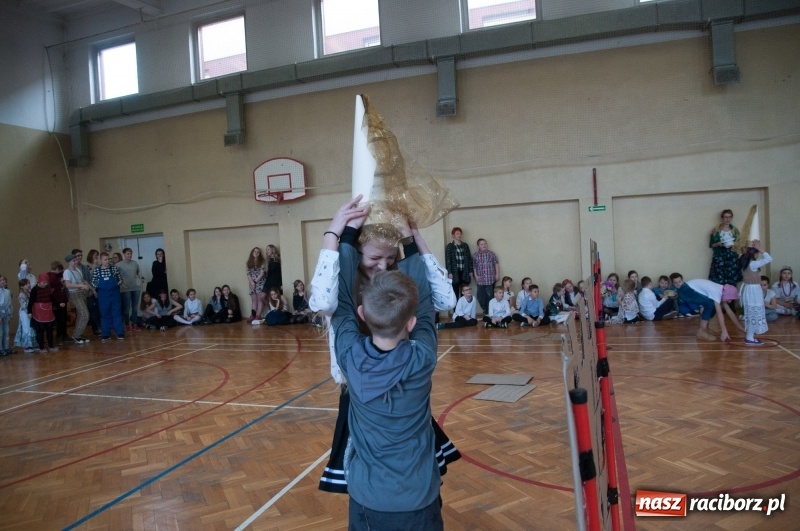 Zdjęcie w galerii na portalu naszraciborz.pl: Szkoła Podstawowa nr 18 obchodziła dzień swoich patronów – Książąt Raciborskich wiadomości z regionu