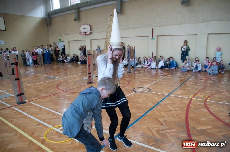 Zdjęcie w galerii na portalu naszraciborz.pl: Szkoła Podstawowa nr 18 obchodziła dzień swoich patronów – Książąt Raciborskich wiadomości z regionu