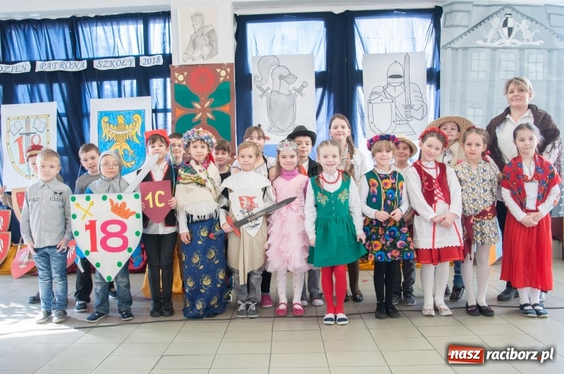 Zdjęcie w galerii na portalu naszraciborz.pl: Szkoła Podstawowa nr 18 obchodziła dzień swoich patronów – Książąt Raciborskich wiadomości z regionu