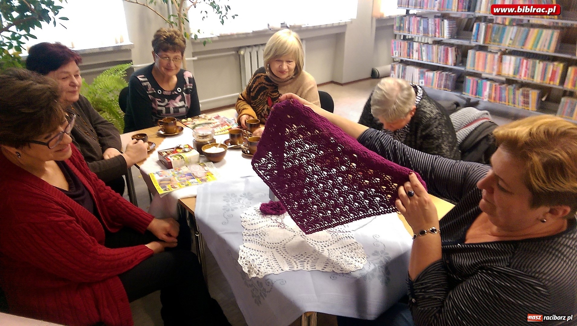 Zdjęcie w galerii na portalu naszraciborz.pl: Zrobione w domu – pokazane w bibliotece wiadomości z regionu