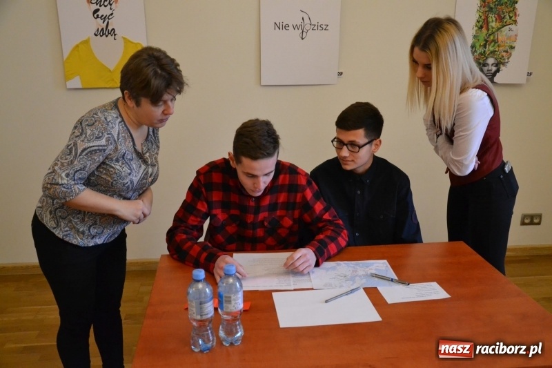 Zdjęcie w galerii na portalu naszraciborz.pl: Czy leci z nami pilot? - trzecia edycja konkursu dla gimnazjalistów za nami  wiadomości z regionu