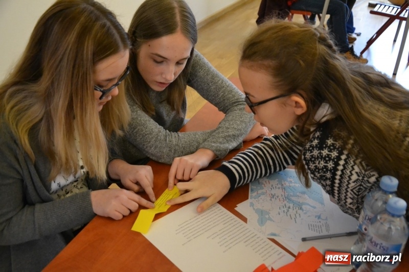 Zdjęcie w galerii na portalu naszraciborz.pl: Czy leci z nami pilot? - trzecia edycja konkursu dla gimnazjalistów za nami  wiadomości z regionu