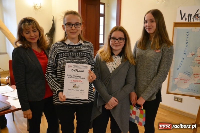 Zdjęcie w galerii na portalu naszraciborz.pl: Czy leci z nami pilot? - trzecia edycja konkursu dla gimnazjalistów za nami  wiadomości z regionu