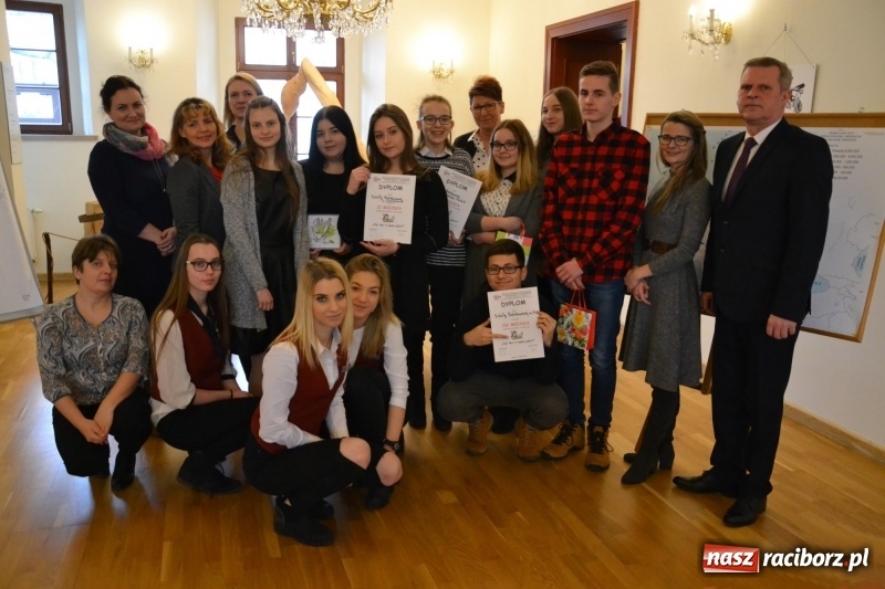 Zdjęcie w galerii na portalu naszraciborz.pl: Czy leci z nami pilot? - trzecia edycja konkursu dla gimnazjalistów za nami  wiadomości z regionu