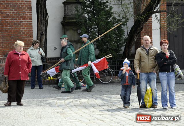 Zdjęcie w galerii na portalu naszraciborz.pl: Oddali cześć ofiarom katastrofy  wiadomości z regionu