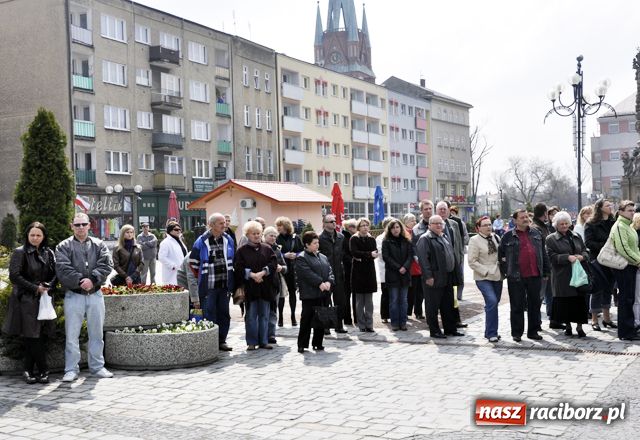 Zdjęcie w galerii na portalu naszraciborz.pl: Oddali cześć ofiarom katastrofy  wiadomości z regionu