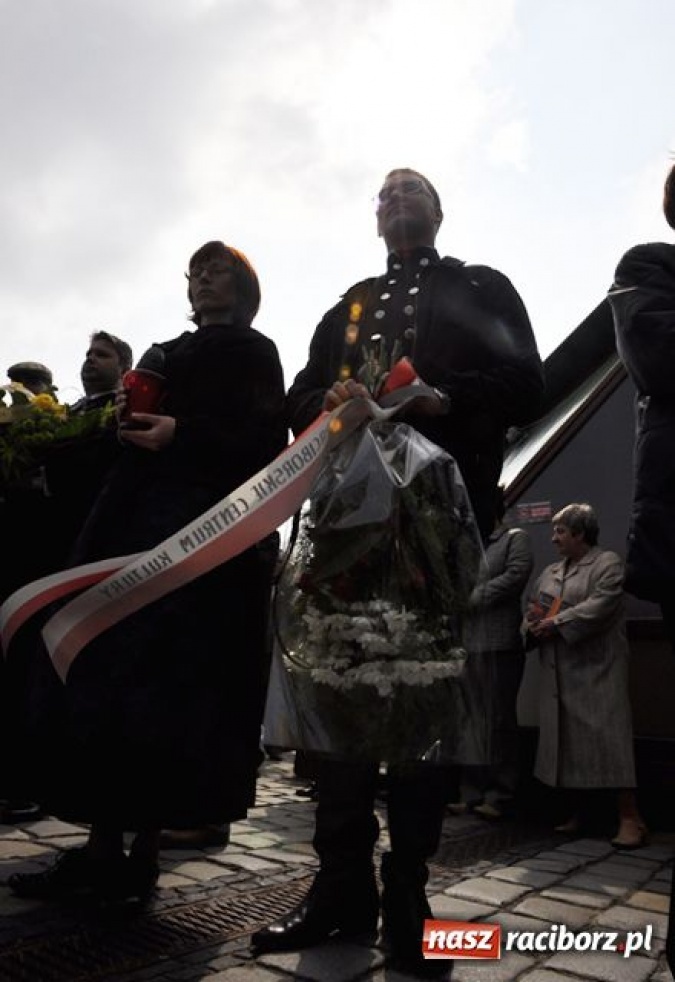 Zdjęcie w galerii na portalu naszraciborz.pl: Oddali cześć ofiarom katastrofy  wiadomości z regionu