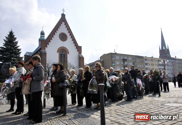 Zdjęcie w galerii na portalu naszraciborz.pl: Oddali cześć ofiarom katastrofy  wiadomości z regionu