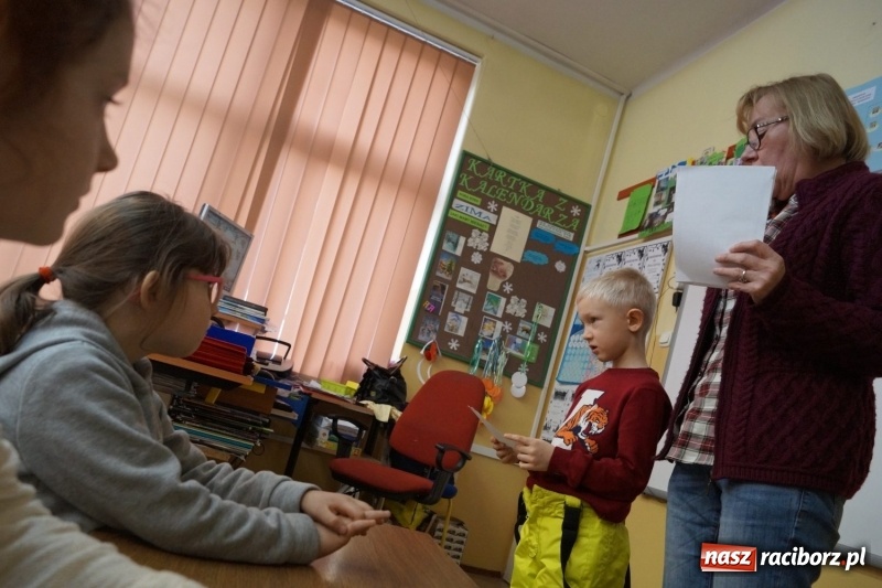 Zdjęcie w galerii na portalu naszraciborz.pl: Szkoła w Nędzy od kuchni. Przedszkolaki na dniu otwartym wiadomości z regionu