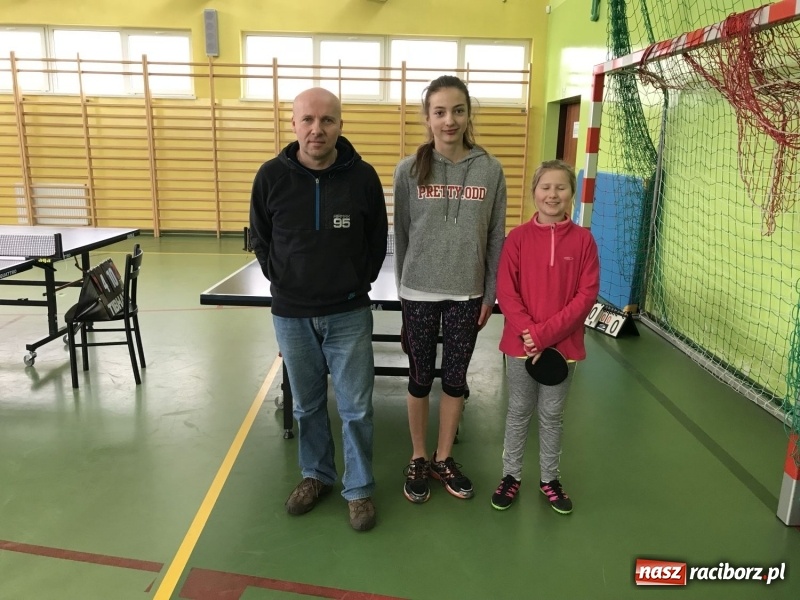 Zdjęcie w galerii na portalu naszraciborz.pl: Nędza na podium z rakietką w ręku wiadomości z regionu